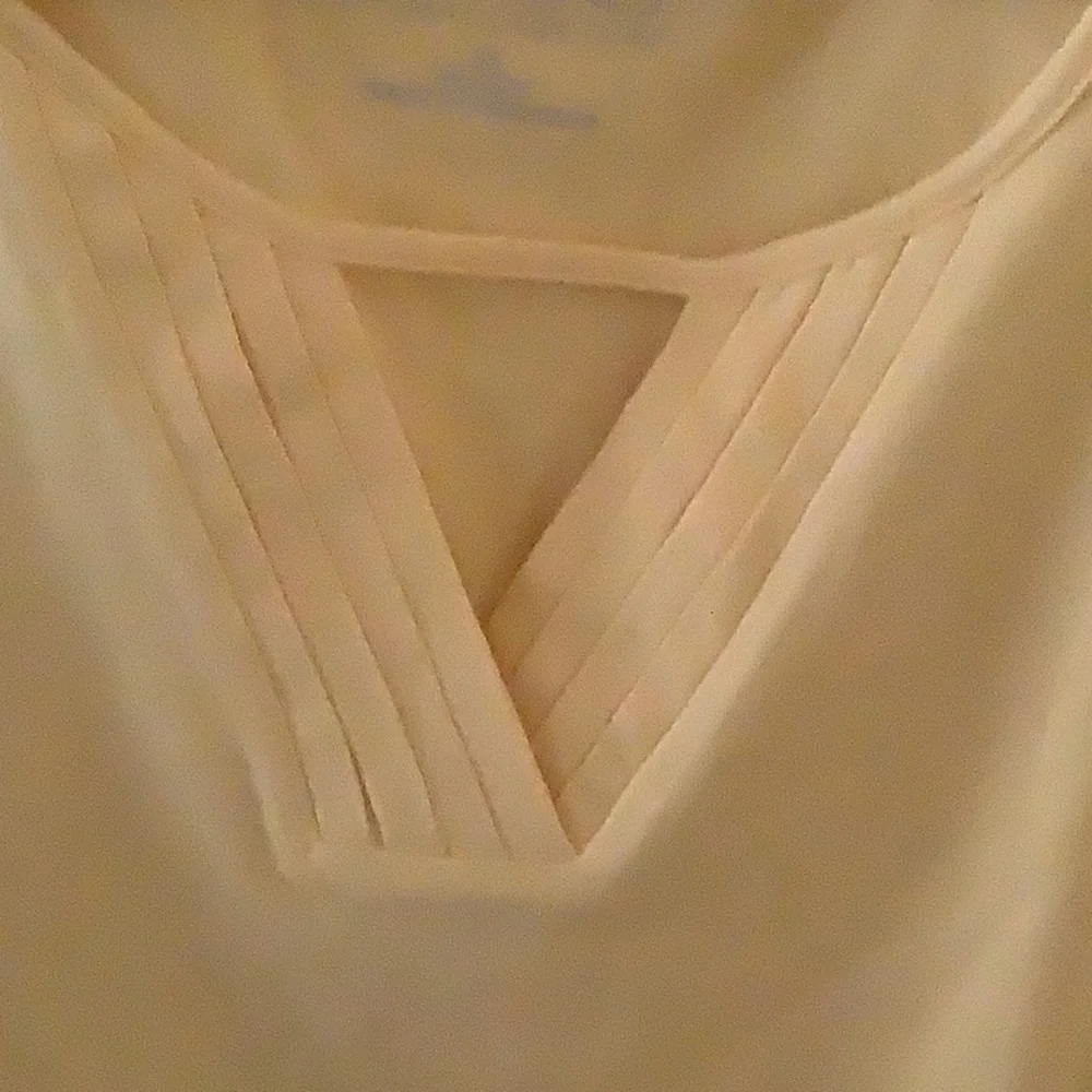 Cool yellow top - Picture 5 of 5